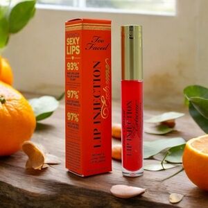 Too Faced Lip Injection Extreme - Strawberry Kiss